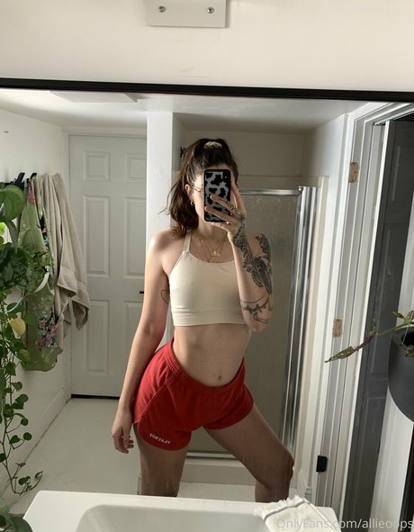 Foto di nudo di fuga di OnlyFans di Allieoops