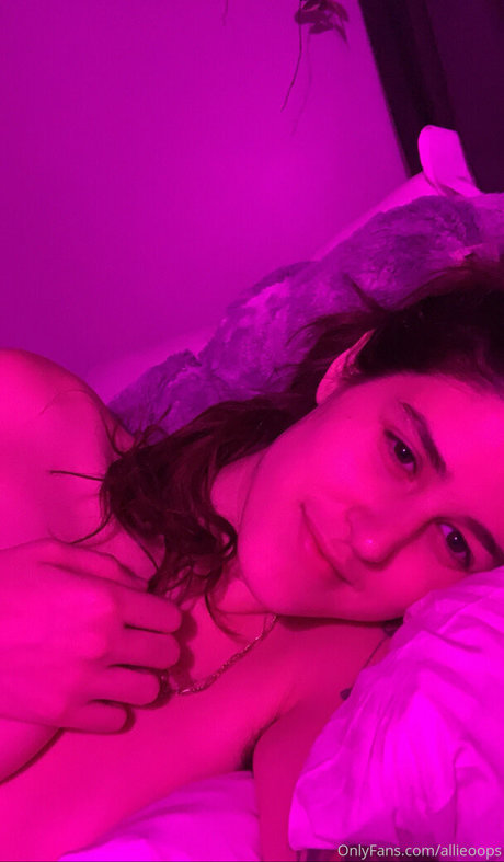 Foto di nudo di fuga di OnlyFans di Allieoops