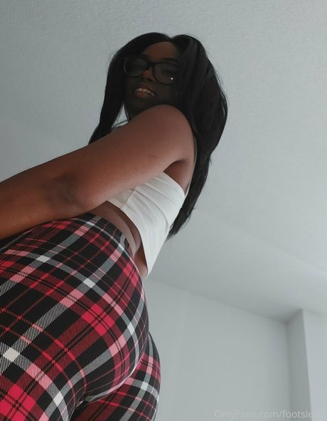 Foto di nudo di fuga di OnlyFans di Footsieplz