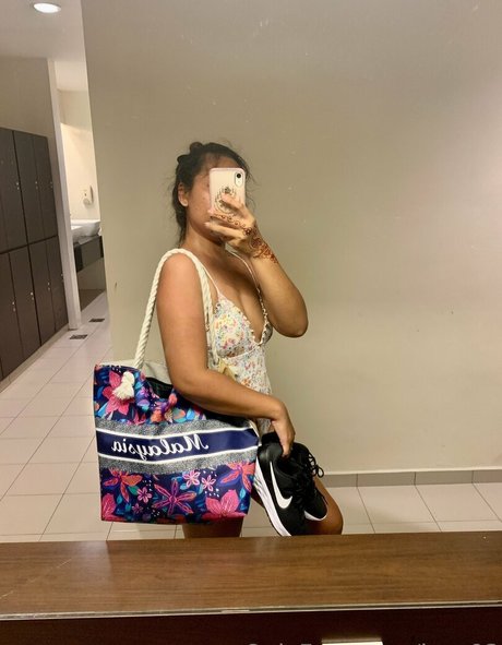 Foto di nudo di fuga di OnlyFans di Luzy93