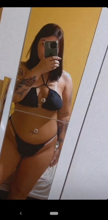 Foto di nudo di fuga di OnlyFans di Lauratavora