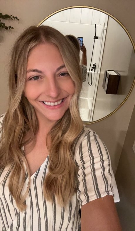 Foto di nudo di fuga di OnlyFans di Butterflyyogavip
