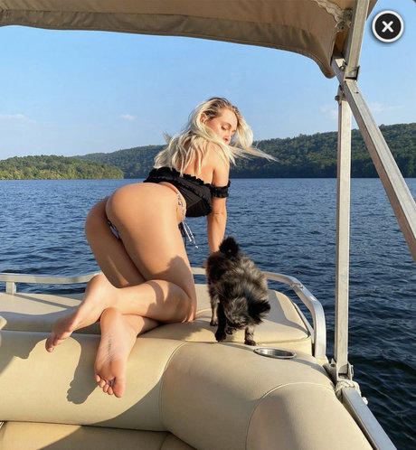 Foto di nudo di fuga di OnlyFans di Cara Luby