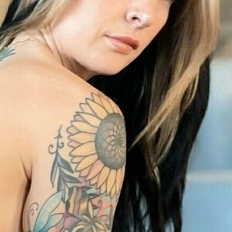 Foto di nudo di fuga di OnlyFans di Torqueduptina