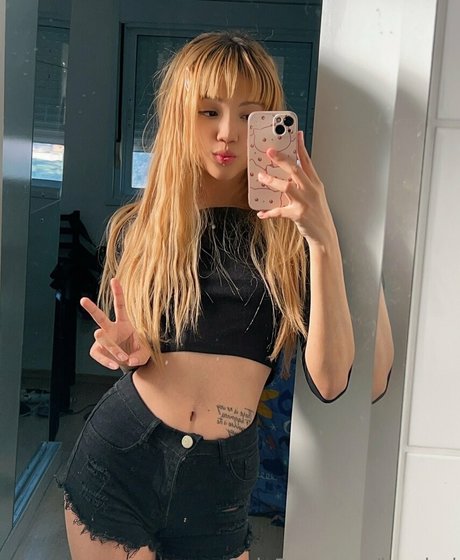 Foto di nudo di fuga di OnlyFans di Lovelari