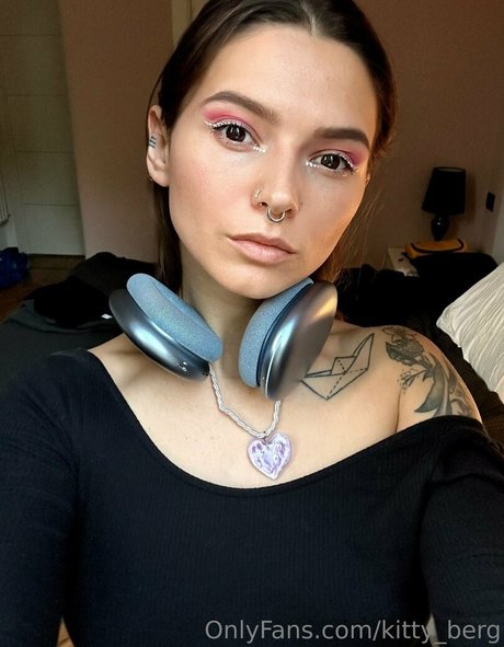 Foto di nudo di fuga di OnlyFans di Kitty Berg