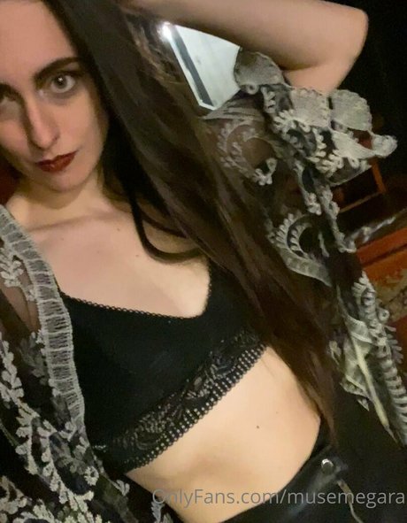 Foto di nudo di fuga di OnlyFans di Musemegara