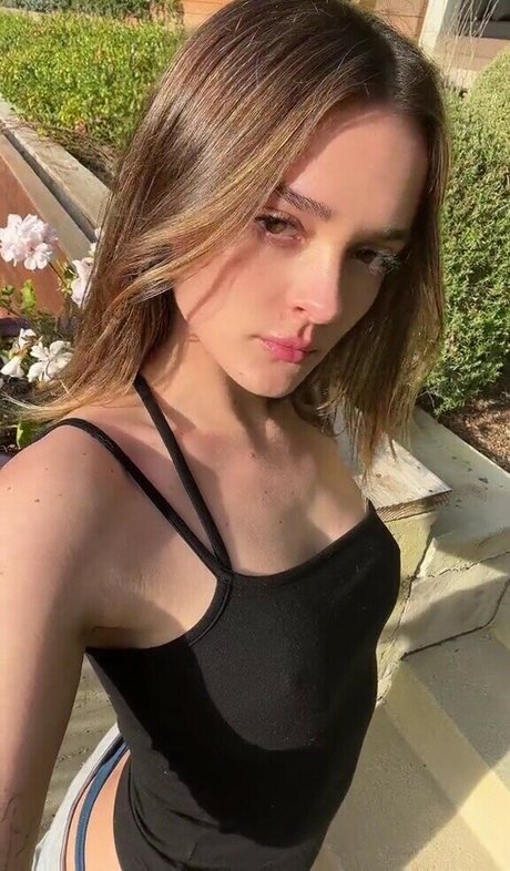 Foto di nudo di fuga di OnlyFans di Charlotte Lawrence