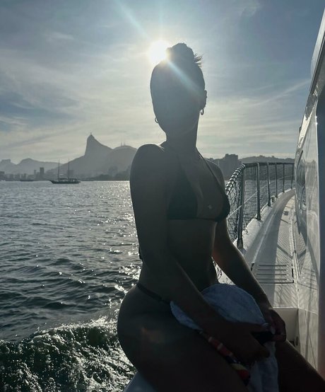 Foto di nudo di fuga di OnlyFans di Gabriela Versiani