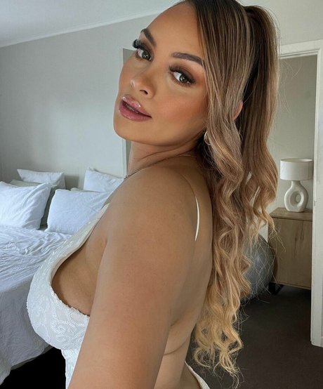 Foto di nudo di fuga di OnlyFans di Karina Atavenitia