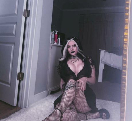 Foto di nudo di fuga di OnlyFans di Yourfavlittledemon