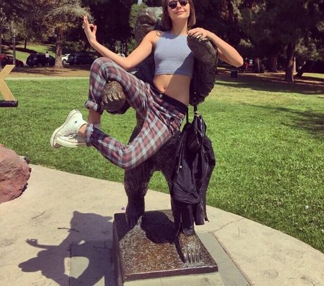 Willa Holland