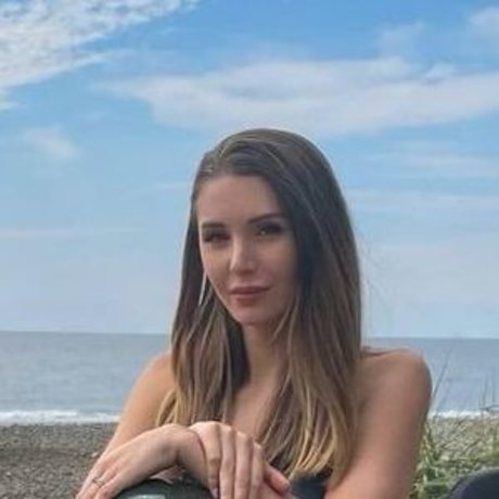 Foto di nudo di fuga di OnlyFans di Lauren Southern