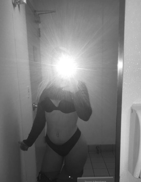 Foto di nudo di fuga di OnlyFans di Lexi