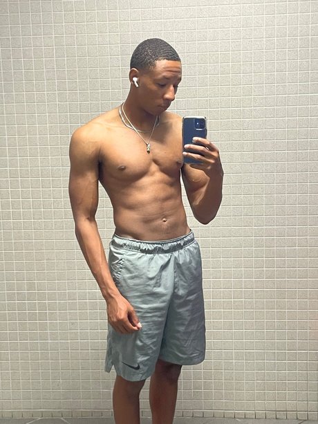 Foto di nudo di fuga di OnlyFans di Astroblack