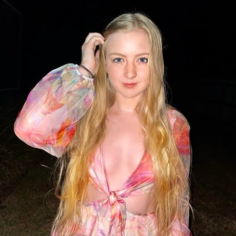 Foto di nudo di fuga di OnlyFans di Lepidolite 