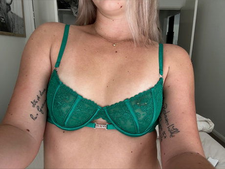 Foto di nudo di fuga di OnlyFans di Leish