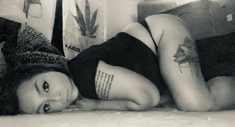 Foto di nudo di fuga di OnlyFans di Leikela Manzano