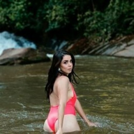 Foto di nudo di fuga di OnlyFans di Ana