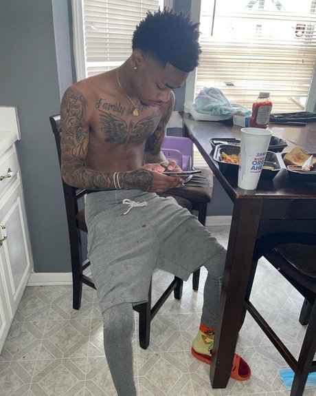 Foto di nudo di fuga di OnlyFans di Lee
