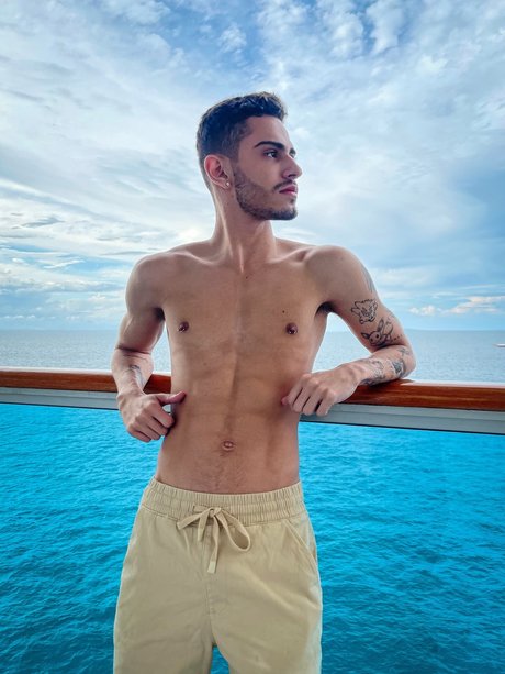 Foto di nudo di fuga di OnlyFans di Leandro Leeme