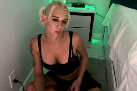 Foto di nudo di fuga di OnlyFans di Leah Starr