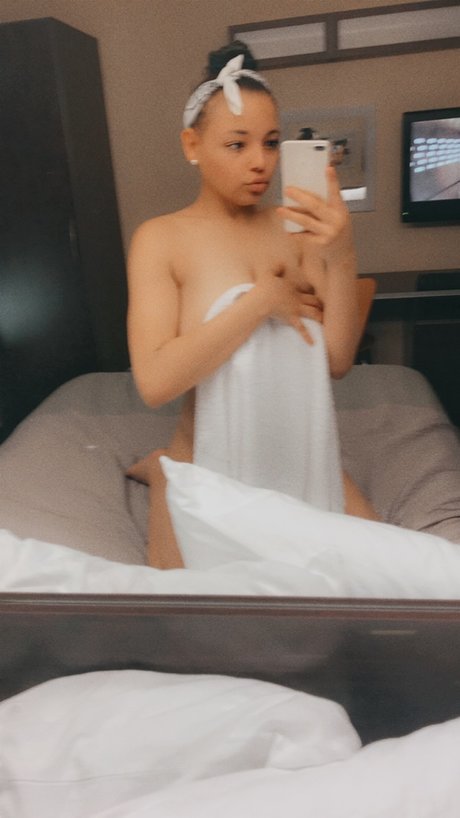 Foto di nudo di fuga di OnlyFans di Laylay