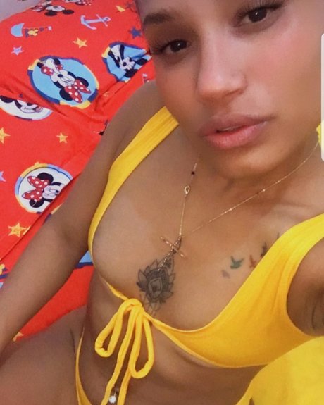 Foto di nudo di fuga di OnlyFans di La Virgen