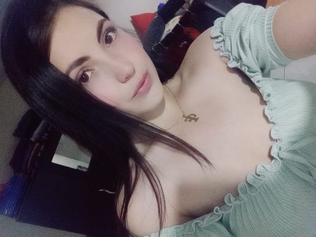 Foto di nudo di fuga di OnlyFans di Laura Milena