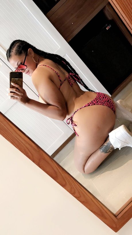 Foto di nudo di fuga di OnlyFans di Laura Patricia