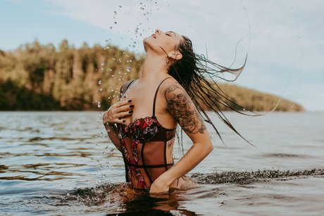 Foto di nudo di fuga di OnlyFans di Cherry Janee 