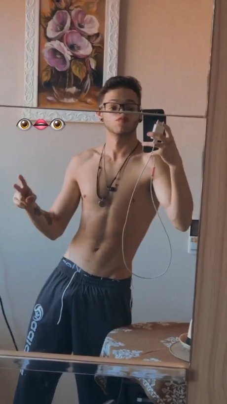 Foto di nudo di fuga di OnlyFans di Enzo