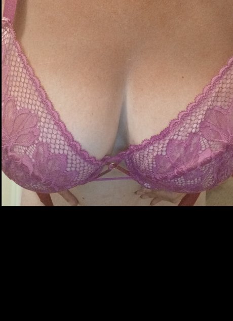 Foto di nudo di fuga di OnlyFans di  Lipsqueen72 