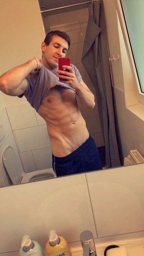Foto di nudo di fuga di OnlyFans di Lio