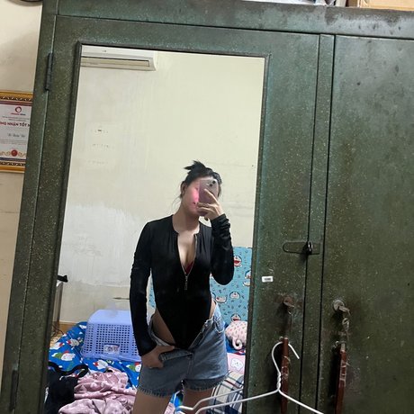 Foto di nudo di fuga di OnlyFans di Ling Ling