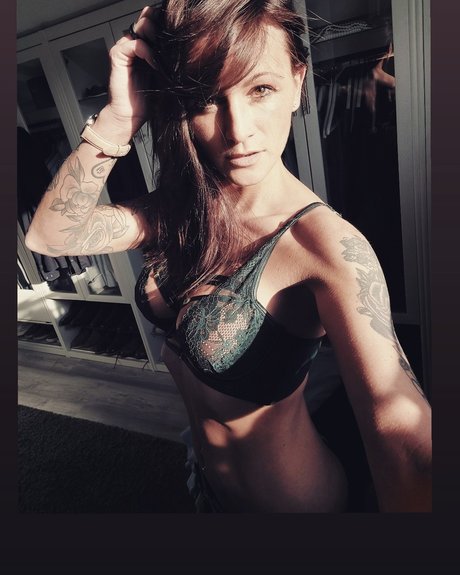 Foto di nudo di fuga di OnlyFans di Lea