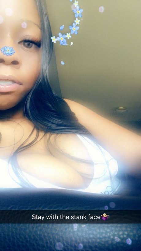 Foto di nudo di fuga di OnlyFans di Flowerbomb93