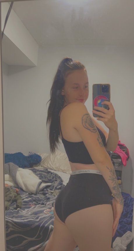 Foto di nudo di fuga di OnlyFans di Lilly