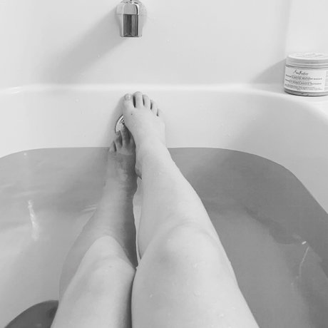 Foto di nudo di fuga di OnlyFans di Lili