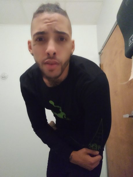 Foto di nudo di fuga di OnlyFans di Juan Carter