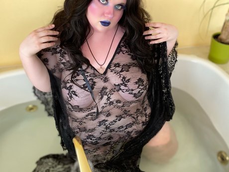 Foto di nudo di fuga di OnlyFans di Lilano Ads 