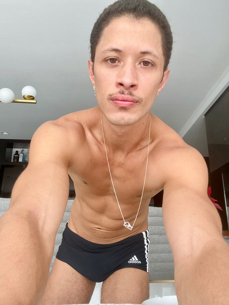 Foto di nudo di fuga di OnlyFans di Liipe