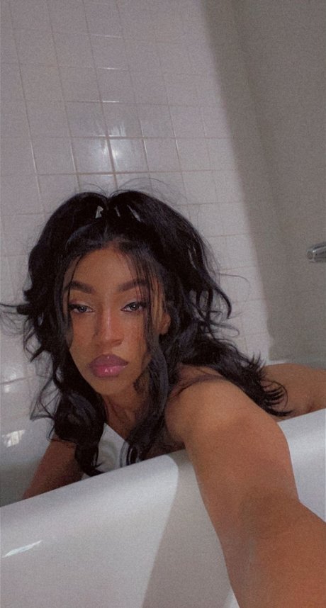 Foto di nudo di fuga di OnlyFans di Amirababyyy