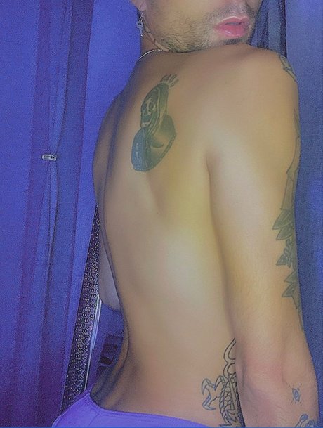 Foto di nudo di fuga di OnlyFans di Sebi