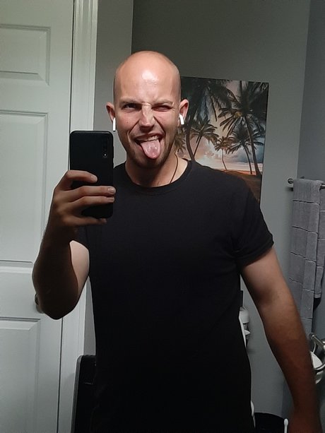 Foto di nudo di fuga di OnlyFans di Leighton Meyer