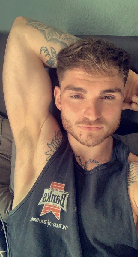 Foto di nudo di fuga di OnlyFans di Loz