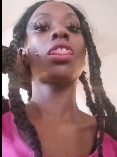 Foto di nudo di fuga di OnlyFans di Lowkey