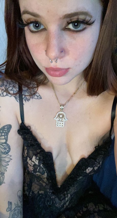 Foto di nudo di fuga di OnlyFans di Love