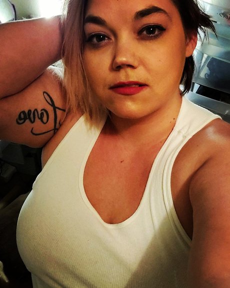 Foto di nudo di fuga di OnlyFans di Lady Lou