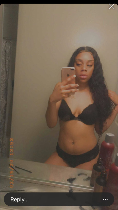 Foto di nudo di fuga di OnlyFans di Loveeleey